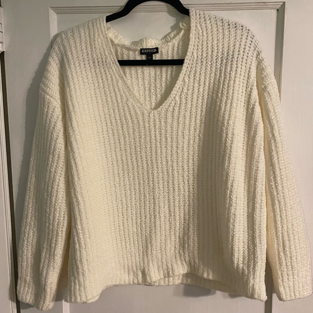 Express Long Sleeve V Neck Neutral Cream Knit Super Soft Sweater M